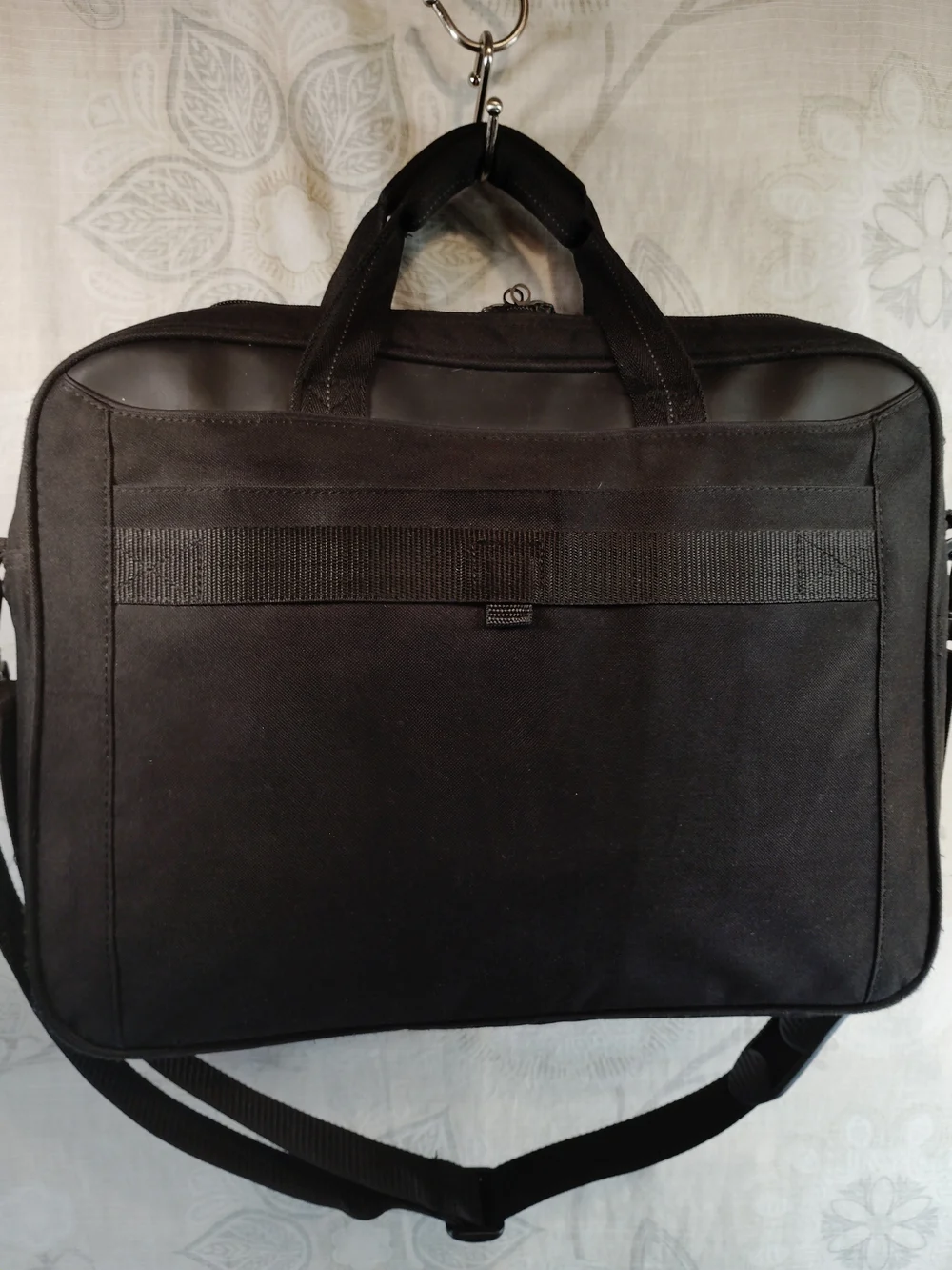 Targus Black Laptop/Messenger/ Briefcase with Red Trim